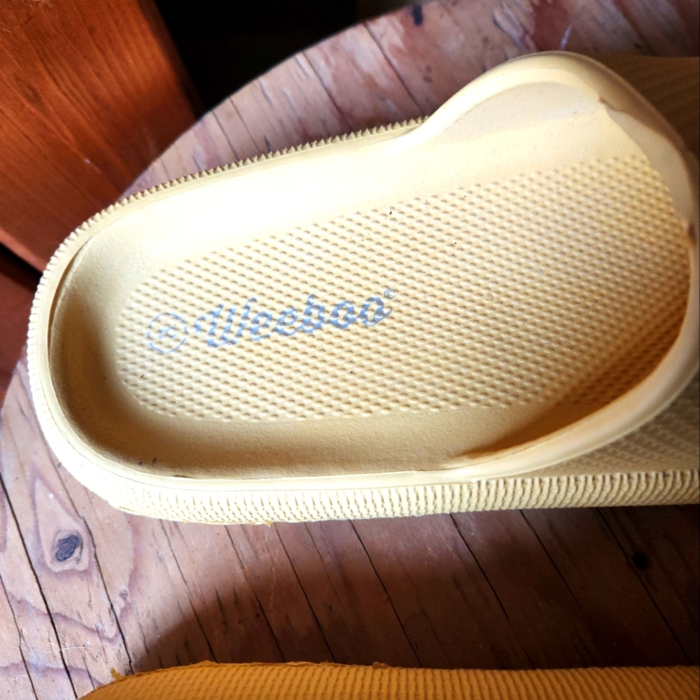 Weeboo Cloud Slides-Size 39 (8.5) - image 7